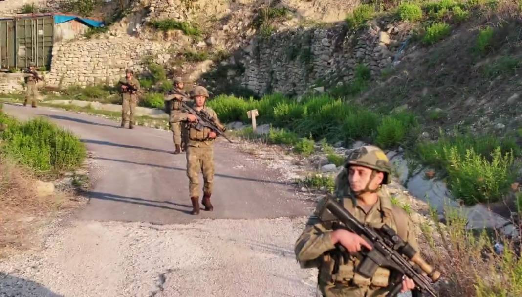 FETÖ ve PKK üyesi 7 kişi sınırda yakalandı - Resim: 6